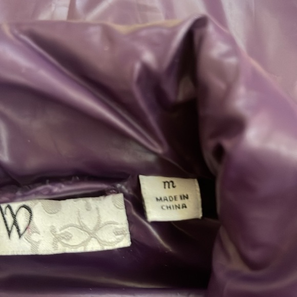 NWT JW purple sequin puffer vest with front zippered pockets. Size medium - Picture 11 of 15